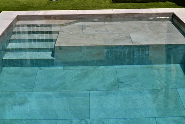 Aquazzaro Piscinas - Piscina Cupira Hueso borde + Marengo interior (8)
