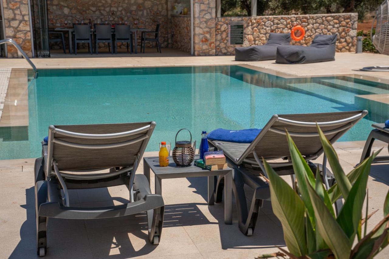 Olea Villas - Exterior y piscina Stromboli Cream 60x60 + Creta + Peld120 + RJ67 (3)