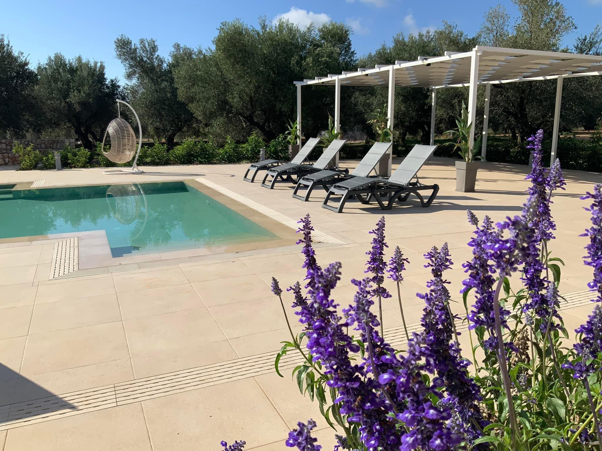 Olea Villas - Exterior y piscina Stromboli Cream 60x60 + Creta + Peld120 + RJ67 (5)