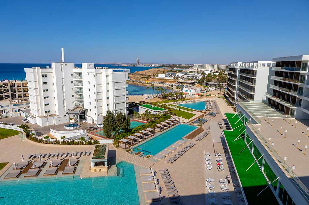 Pavimento cerámico para hotel Chrysomare Beach Hotel & Resort 4