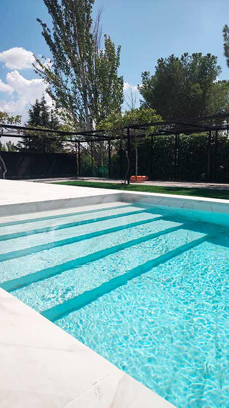 Peldaño escalera Piscina y terraza Calacatta Fresh