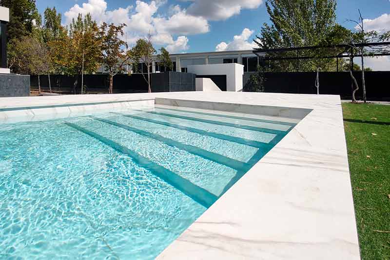 Piscina y terraza Calacatta Fresh - Gres Factory (4)