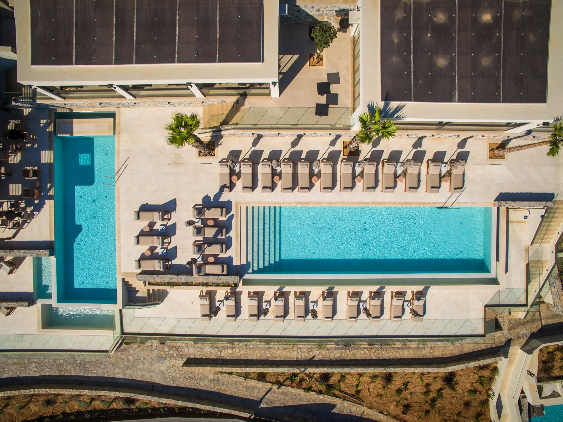 vista de dron de hotel moderno