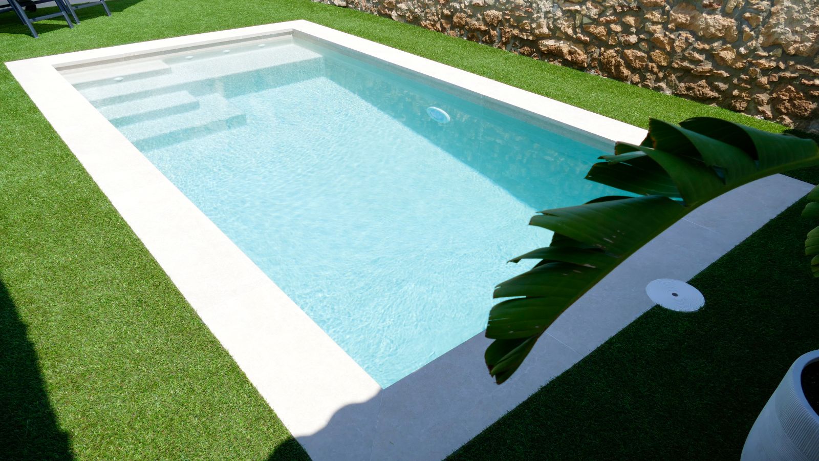 piscina de diseño de vivienda privada
