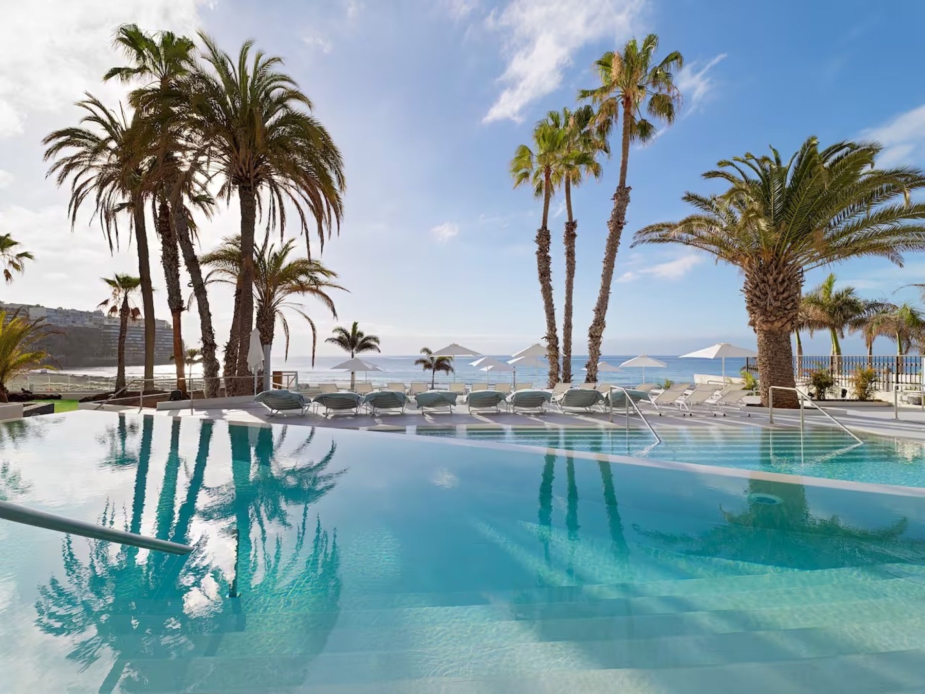 piscina exterior a pie de playa