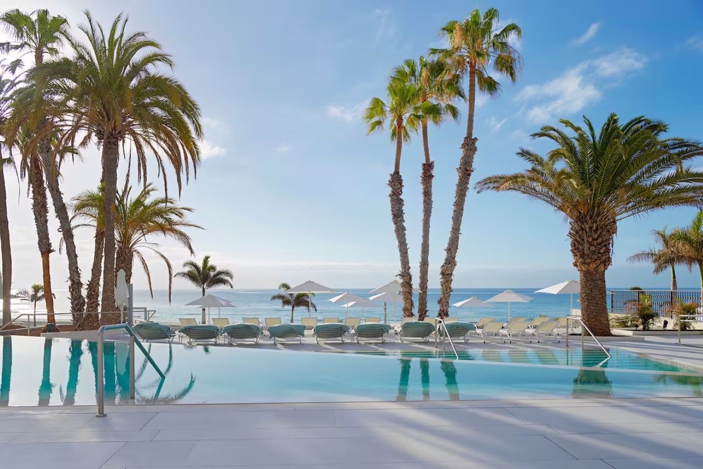 piscina desbordante en españa