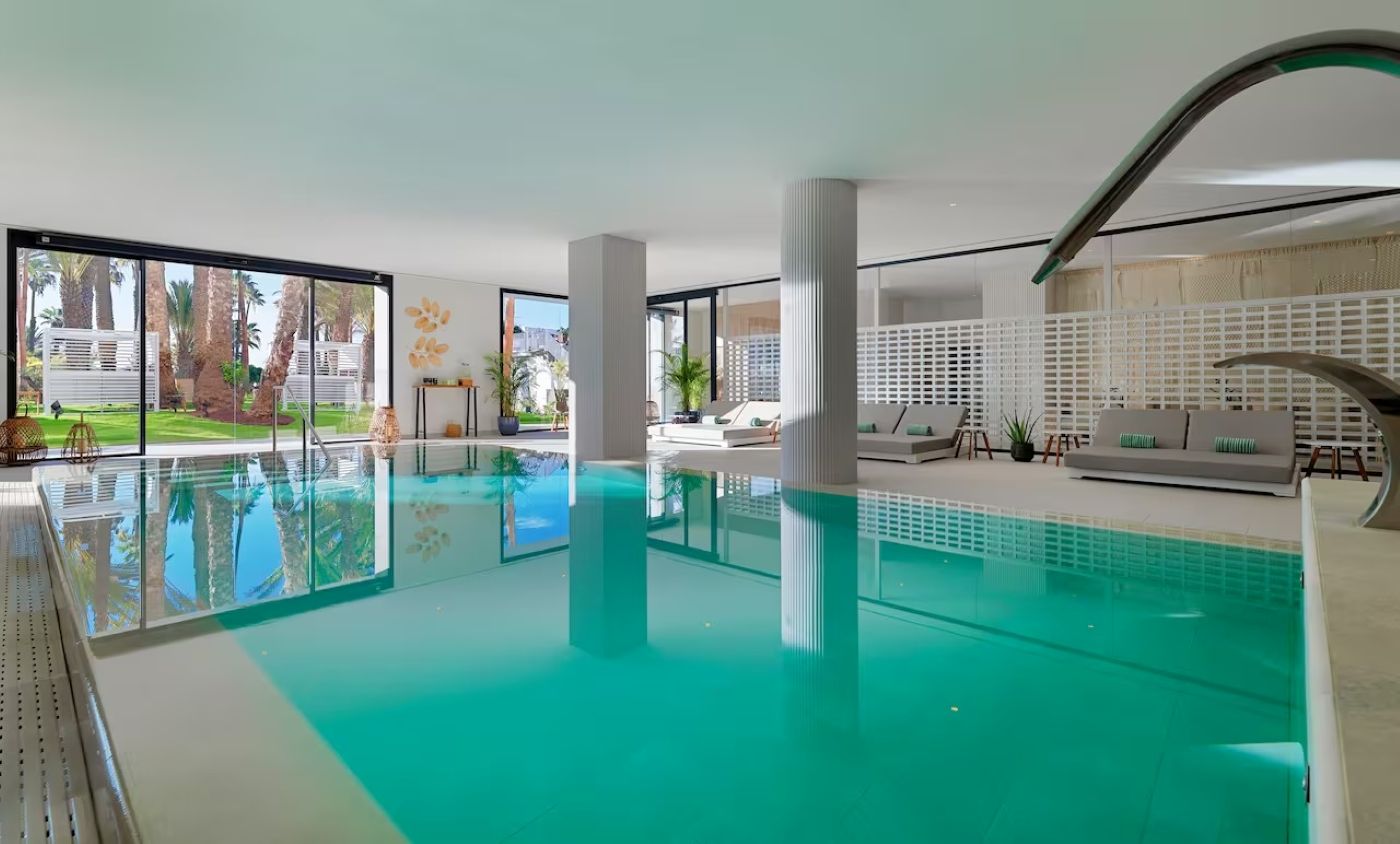 piscina de spa interior