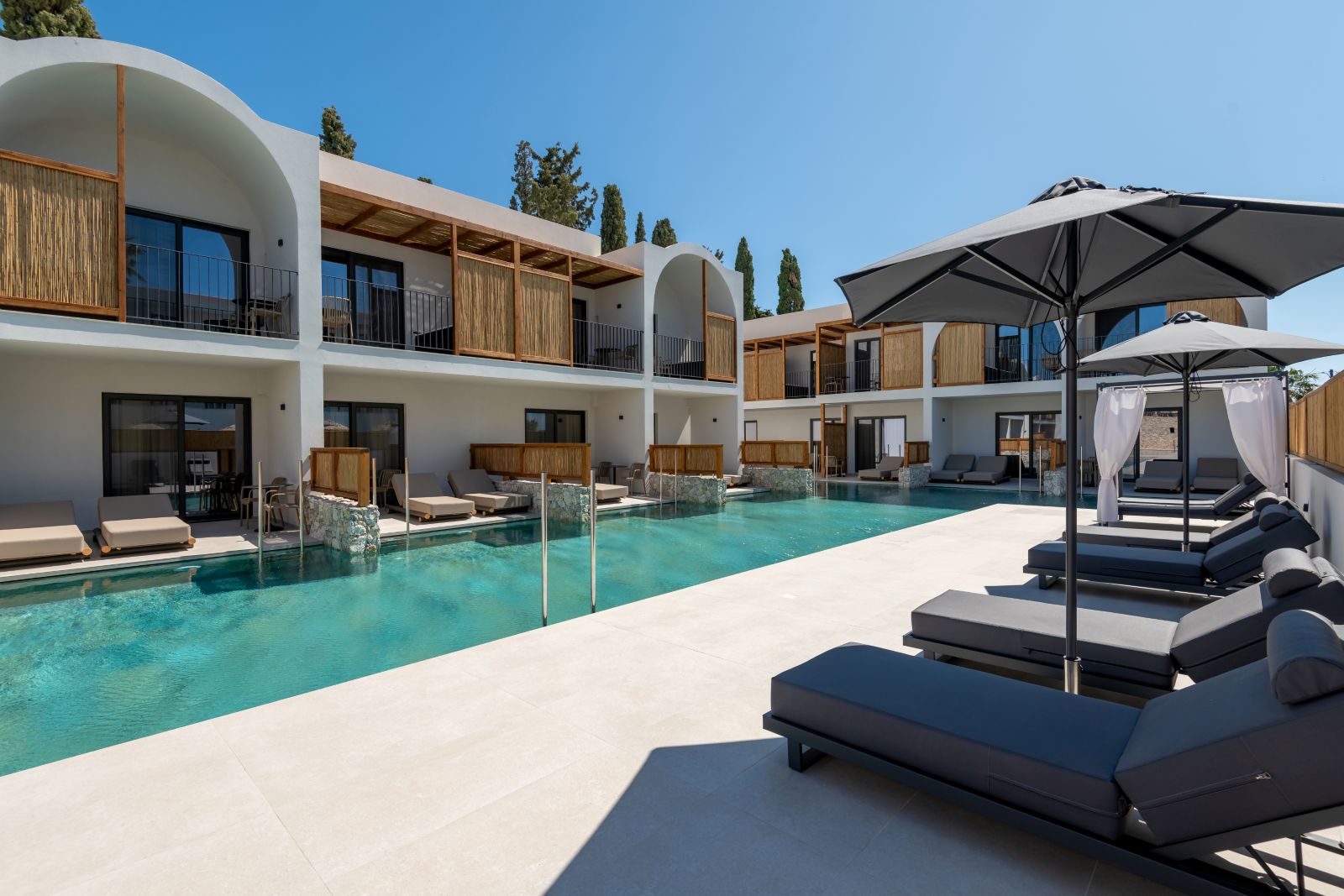 gres porcelanico para piscinas de hoteles