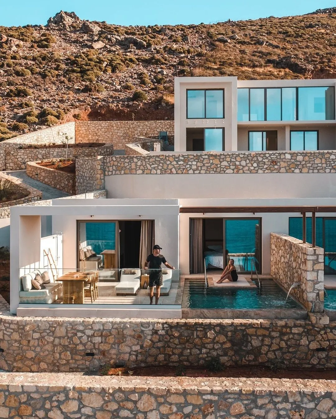hotel de creta con piscina infinita